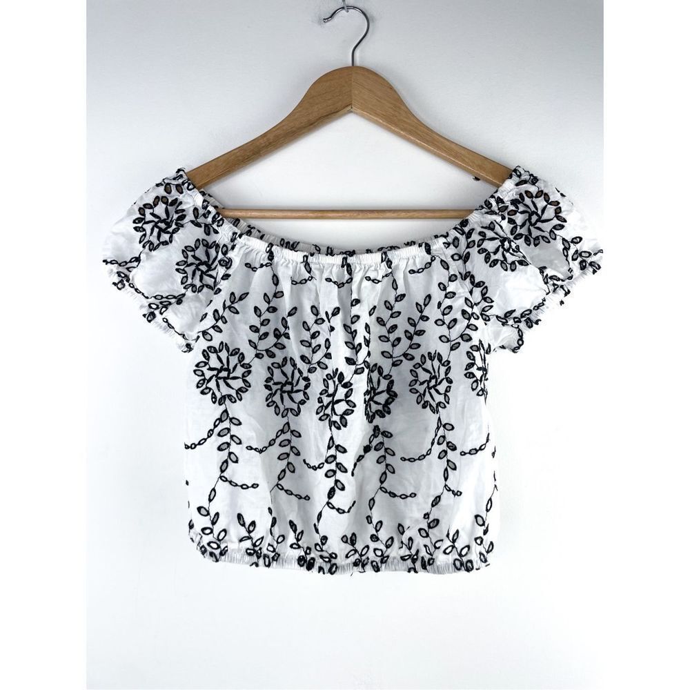 American Eagle Eyelet White and Black Off the‎ Shoulder Crop Top Size XS